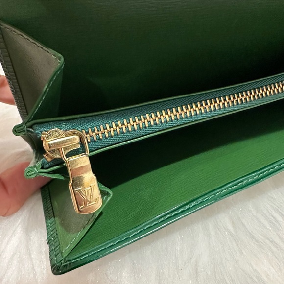 GORGEOUS GREEN AUTH LOUIS VUITTON EPISODE SARAH WALLET WOC BOX & DUST BAG - Picture 10 of 16